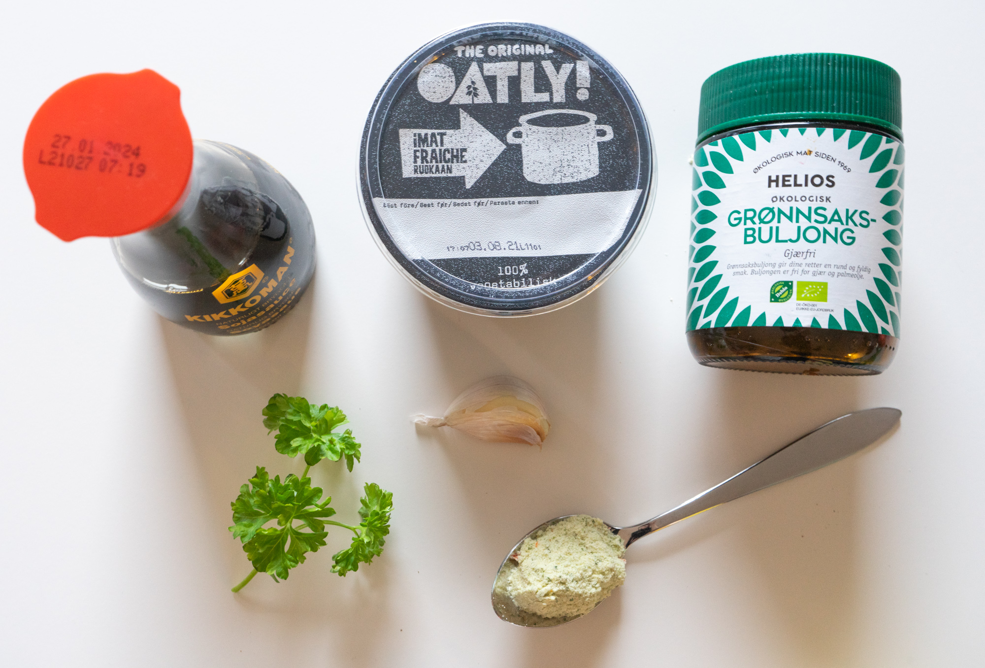 Ingredients for vegan garlic dressing